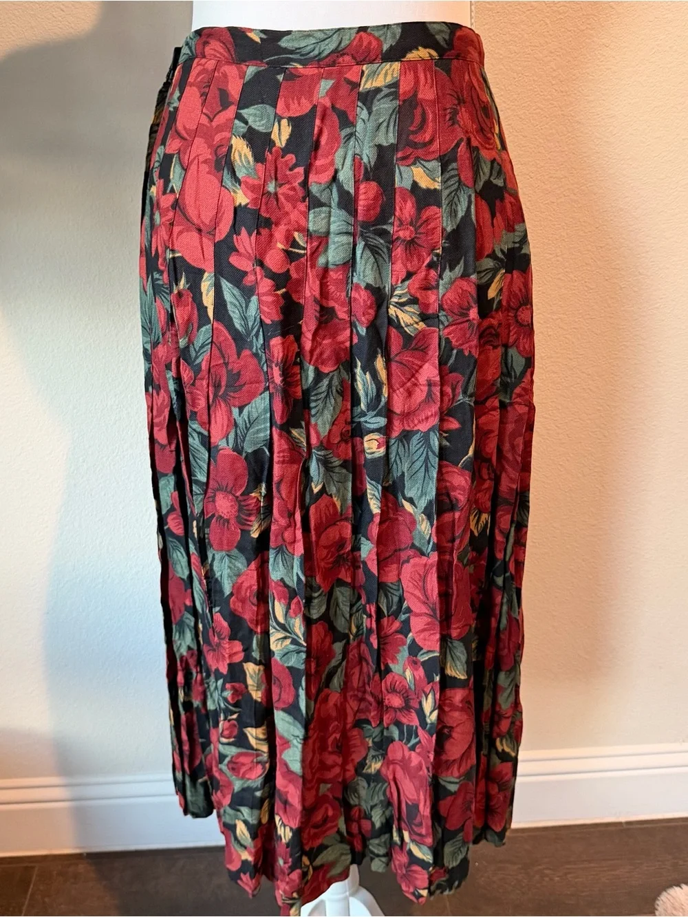 Vintage Breckenridge Red Rose Pleated Midi Skirt - Made in Hong Kong